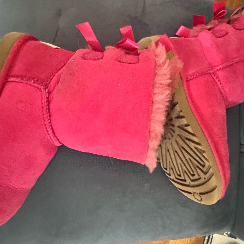 Cozy Pink Ugg Bailey Bow Boots - Picture 4 of 5